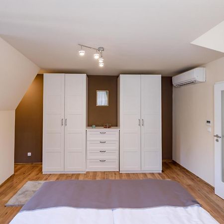 Apartments Menuet カルロヴィ・ヴァリ 部屋 写真