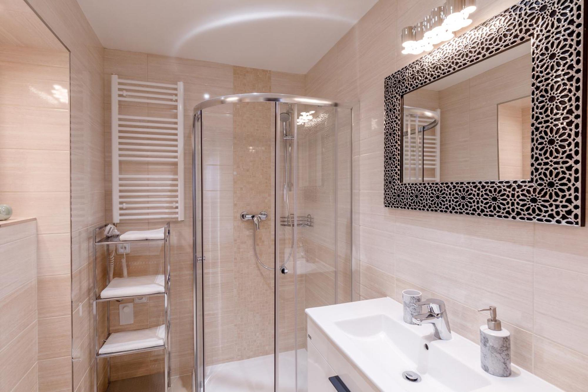 Apartments Menuet カルロヴィ・ヴァリ 部屋 写真
